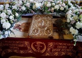 Роздуми перед Плащаницею (відео) Роздуми перед Плащаницею (відео)